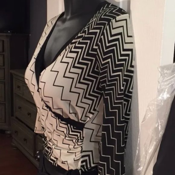 Women Top Suzy Shier size M / Top de marque Suzy Shier Gr. M - Picture 2 of 4